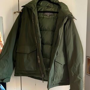 Eddie Bauer faux fur hooded down jacket, w pockets, L, top condition